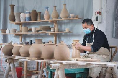 福建永春:陶瓷企业复工生产忙
